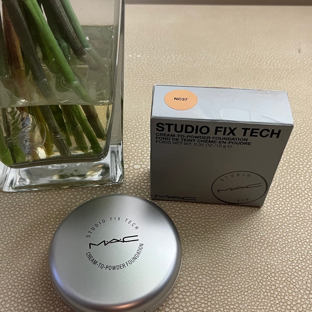 Mac Studio Fix Tech Cream-To-Powder Foundation NC37